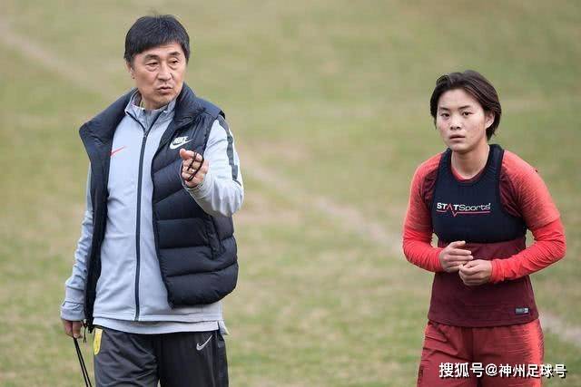 致敬张稀哲 一切都是最好安排 国安球迷又整活了